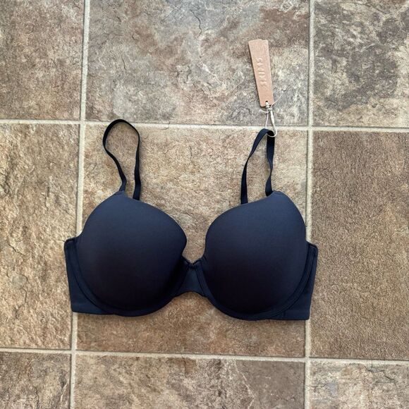 Skims Fits Everybody T-shirt Bra Onyx Size 34D - Picture 2 of 8